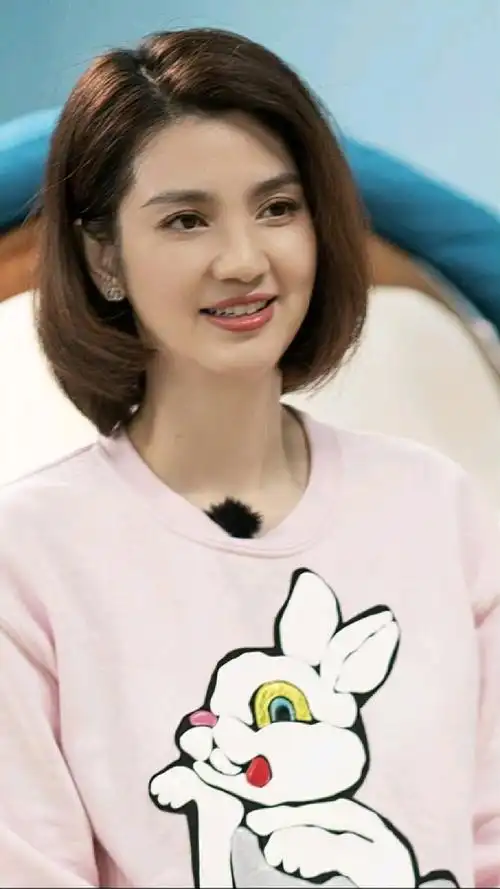 洪欣宣布与张丹峰不再是夫妻关系网友不幸的婚姻离了挺好