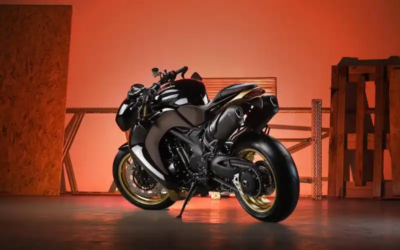 2013款超霸气的摩托车组图_汽车壁纸