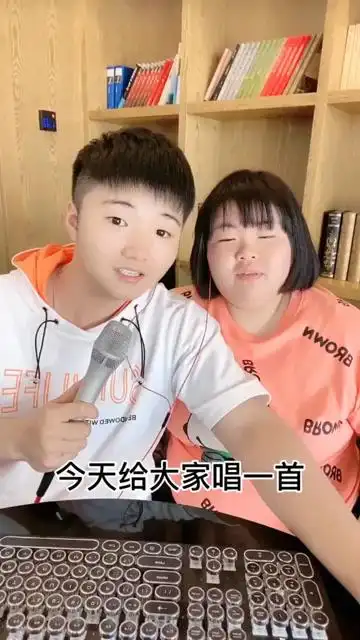 白小白和大萌翻唱红色高跟鞋网友这是红色千斤顶吧