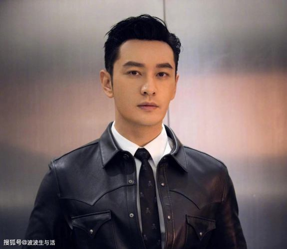 原来,黄晓明在拍戏,新剧是《戴假发的人》,不得不说发际线对一个人