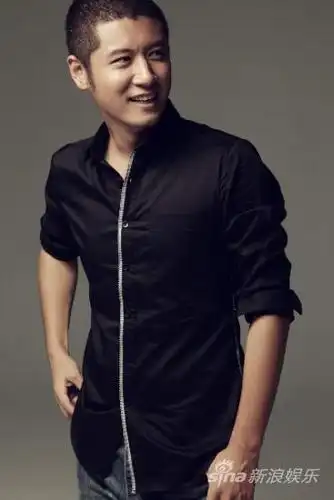 组图:赵宝刚再推新人受关注 任重型男写真曝光