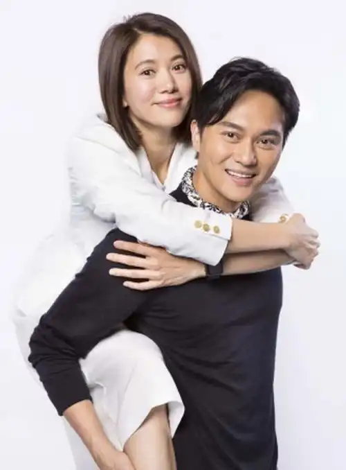 袁咏仪,张智霖的无性婚姻:睡在同一张床上的兄弟_手机搜狐网