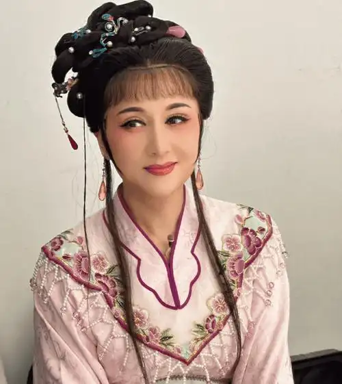 果真岁月不败美人,越剧名家单仰萍越活越优雅,谁能想到她已62岁