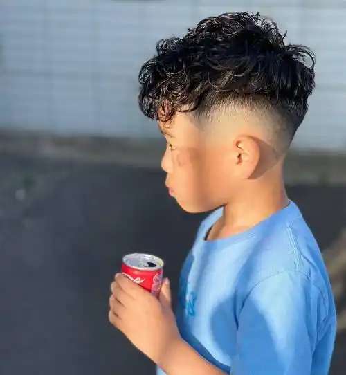 马上就要开学了,最帅小男孩发型推荐给大家,适合3到10岁_头顶_头发