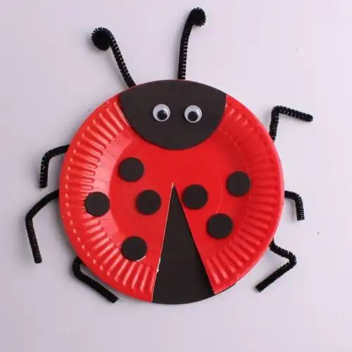 艺术领域大班手工制作课(折衣服 制作七星瓢虫)-----阳谷县七级镇中心