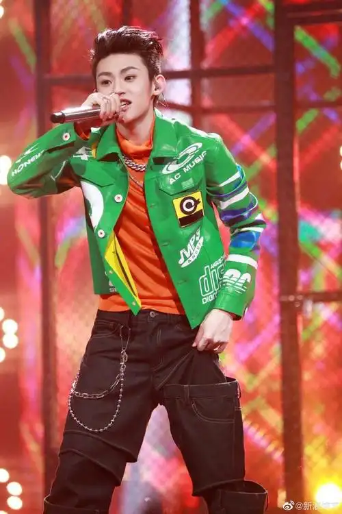 小鬼《说唱听我的》本期造型公开 风格大胆特立独行的嘻哈潮酷boy