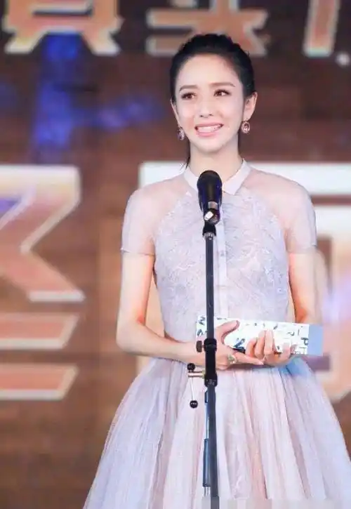 佟丽娅春晚之后,被问邀请主持节目多少钱?