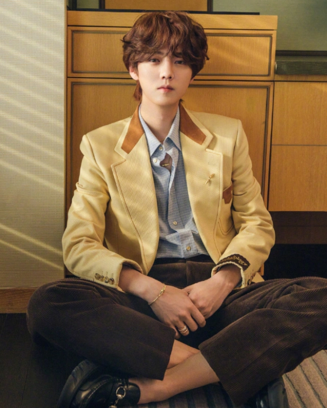 关晓彤改造大成功?鹿晗一改娘态成日系少年,谁还认得出他