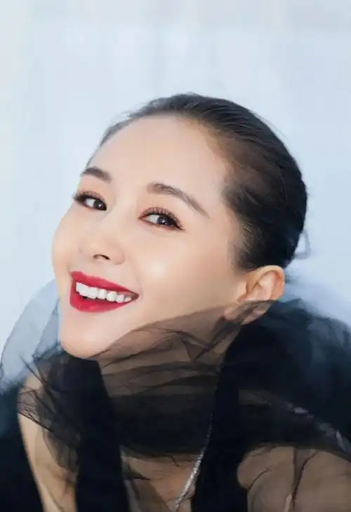 演员王子文:(原名王蒙蒙)1982年2月28日出生于四川省成 - 抖音