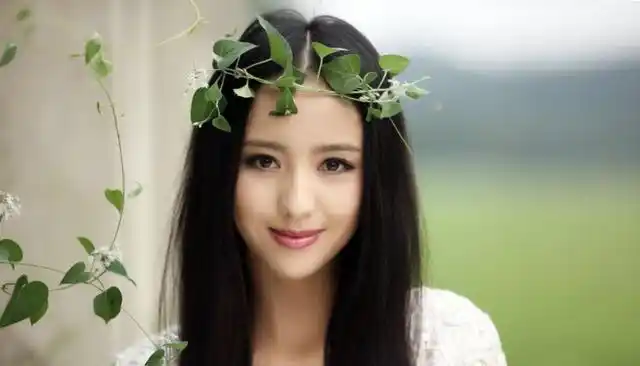 佟丽娅早期照片年轻貌美长发飘飘女神范儿十足