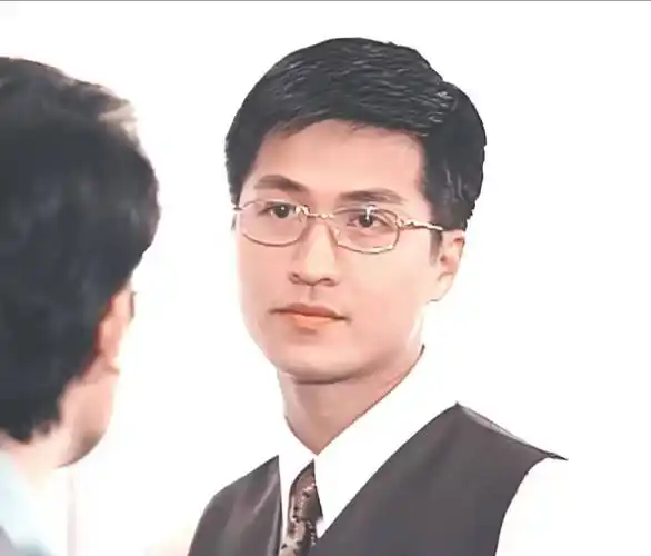 港剧中的魅力型男"眼镜杀"谁的斯文败类最带感?