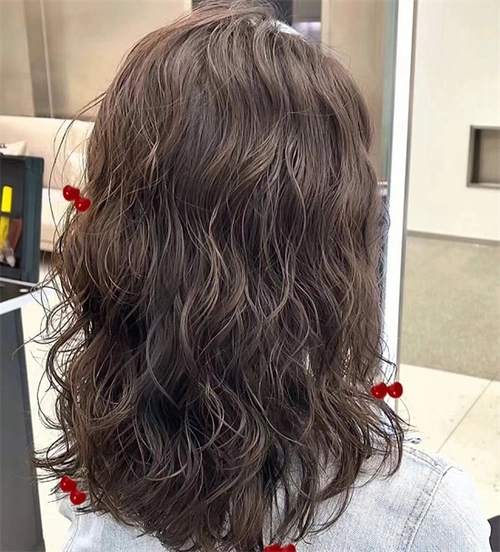 木马卷对头发扁塌服贴的女生很友好,不仅显发量多