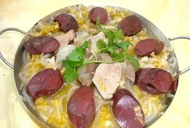 4,这道菜也是东北菜中少数可以发展成为与其他高档菜系相媲美的家常菜