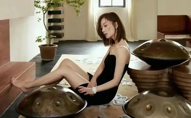 王珞丹万茜最新消息(王珞丹vs万茜同款露腿长裙)(7)