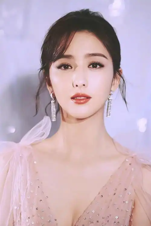 佟丽娅气质高贵优雅天仙一样的女人