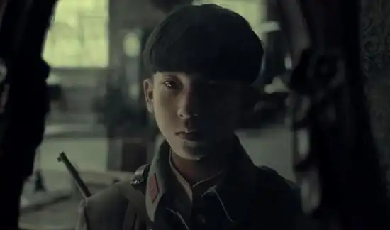 八佰血肉横飞难掩少年明媚三小鲜肉拼演技张俊一成亮点