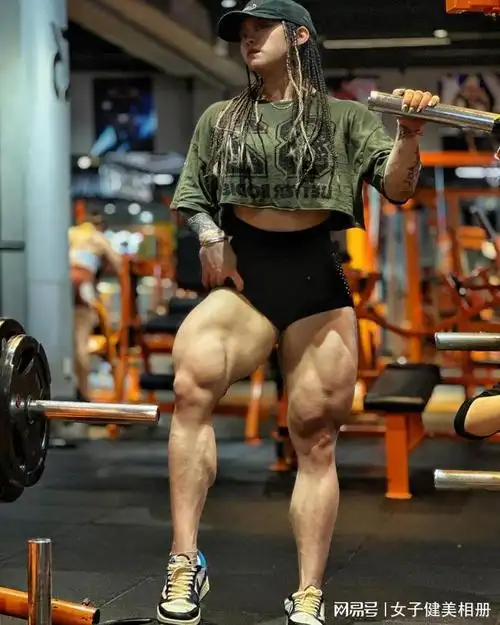 她应该算是亚洲的肌肉女腿王!