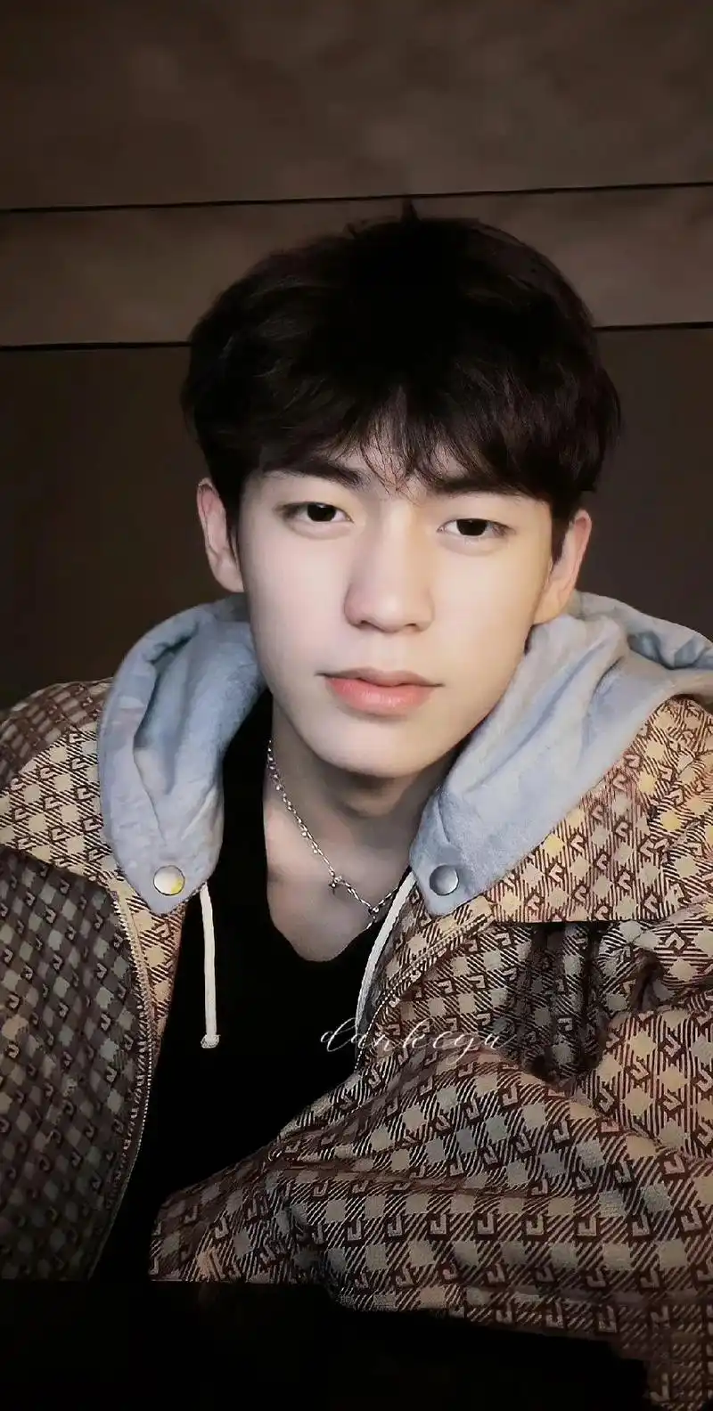 他说:"命中注定"#余庆伟 #人鱼线的pdd #壁纸  - 抖音