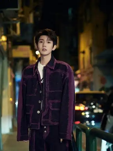 王源工作室 跨年造型图96 澳门街头街拍大片既视感