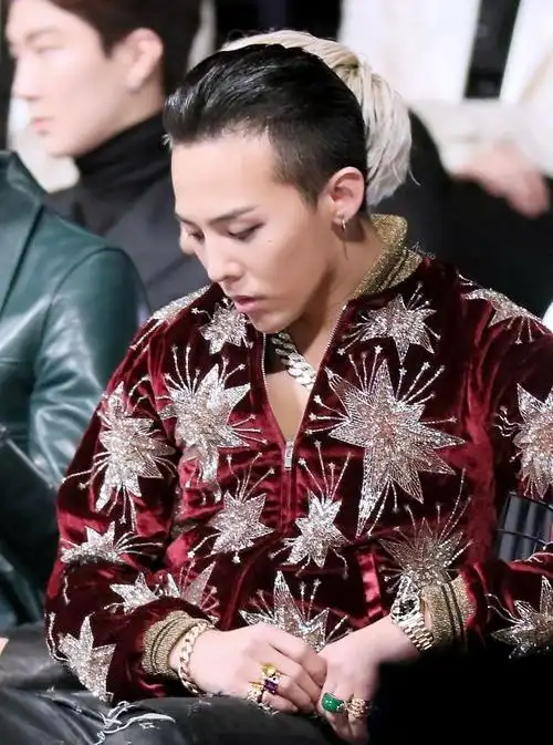 韩国男神权志龙欧巴,行走的衣服架,任何发型都能hold住|衣服架|权志龙