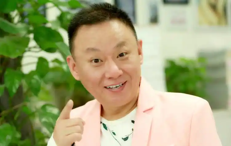 "国家一级演员"邵峰:陪妻子治病23年,倾家荡产仍不离不弃