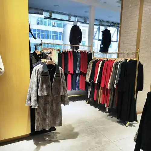 天寒地冻,本店新上大量新款男女羽绒服!欢迎选购!地址,瑞鸿酒 - 抖音