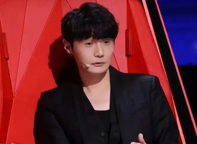 中国好声音导师对决第二场,李荣浩因公正而出彩,廖昌永淘汰爱徒(中国