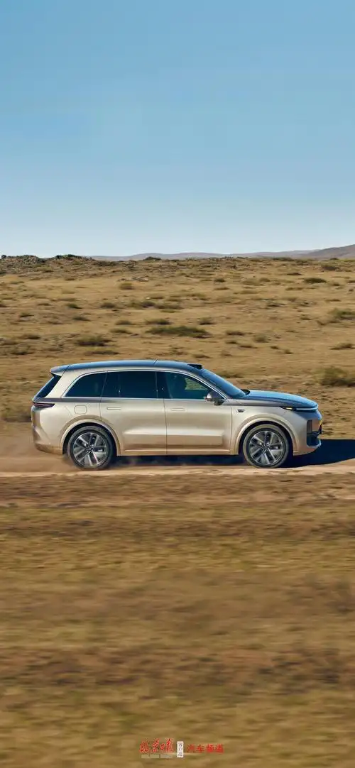 8月壁纸上新来自理想汽车对家庭出行的全新演绎