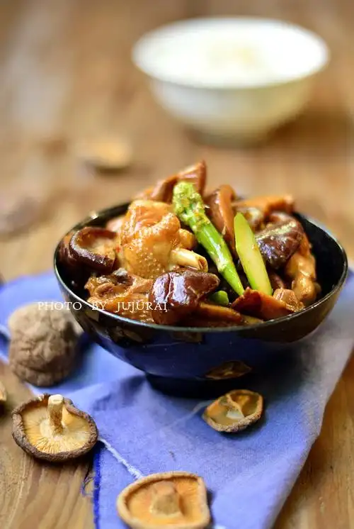 香菇炖鸡的做法,香菇炖鸡怎么做好吃,香菇炖鸡的家常做法 - 京细菜谱
