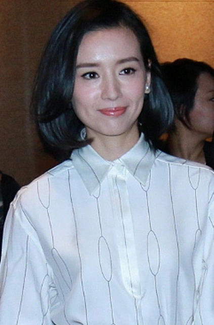 剪了短发的董洁干净帅气,网友:这是要从"头"开始了