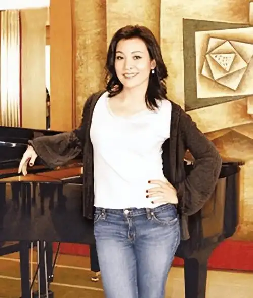 陈冲:大女儿哈佛毕业,小女儿成演员,如今61岁被丈夫宠成公主