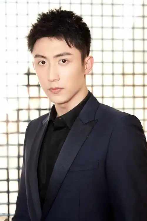 他16岁辍学打工,半路出道爆红,因在内娱"服兵役",被央视点名_黄景瑜