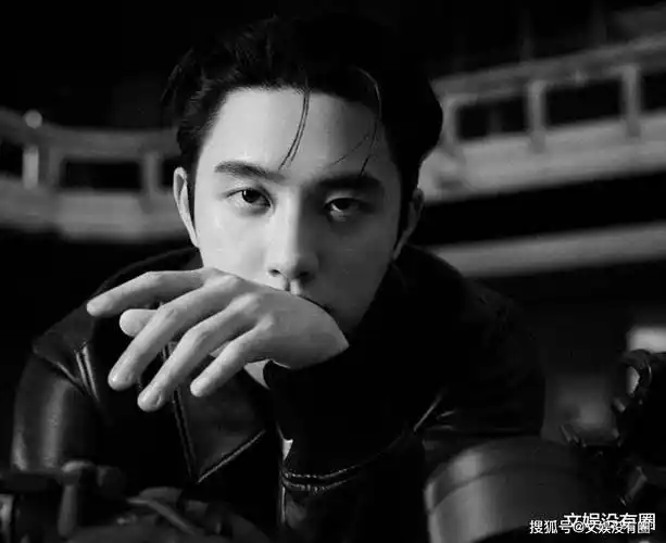 抽烟的可能性,而是因为他在一个挤满了工作人员的等候室内抽烟,而且