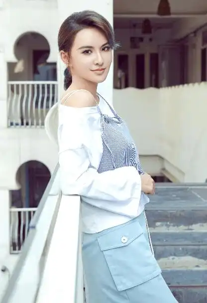 原创莫小棋神预言应验赵丽颖感情变动张韶涵事业飞升贾乃亮离婚