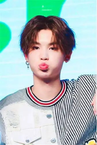 npc少年嘟嘟嘴蔡徐坤迷人丞丞搞怪农农可爱他却像吐口水