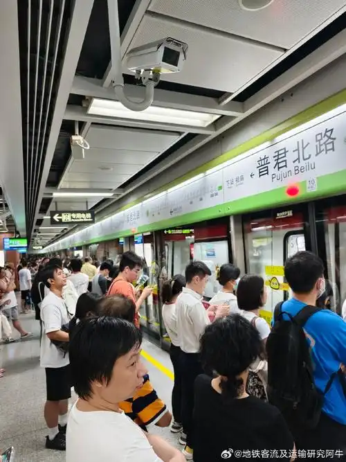 广州地铁#网友: 2024年6月21日(周五),18:03广佛线新城东方向普君北