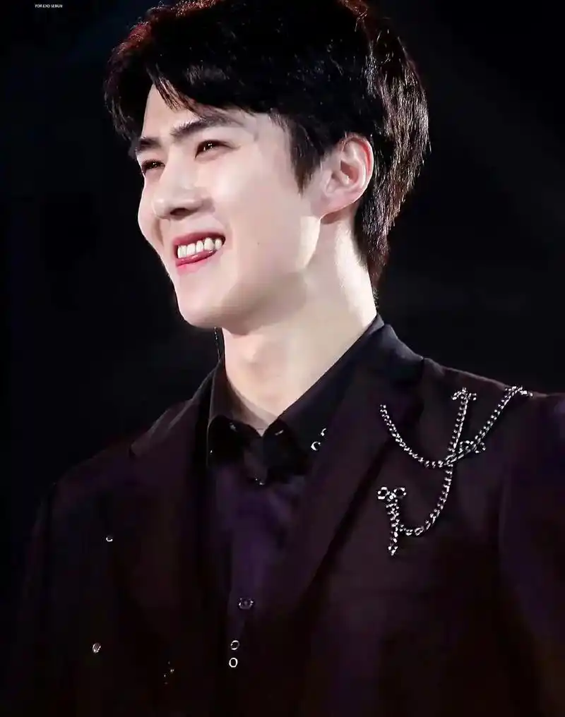 少年的月牙笑.#吴世勋 - 抖音