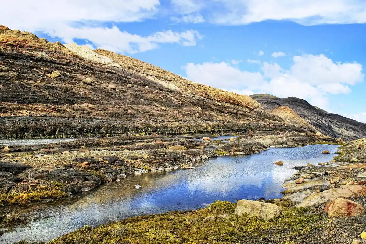 景区 红原县月亮湾景区,位于中国西南部,是一片充满诗意的风景区