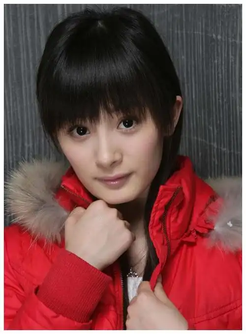 杨幂初中时期无人暗恋,看她初三的毕业照,网友这模样谁敢追