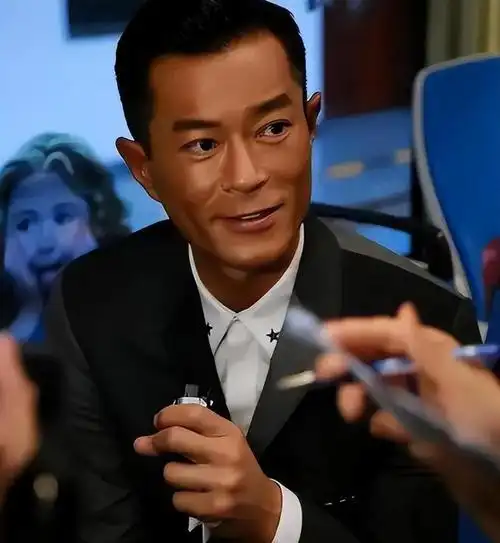 大瓜!古天乐泰国拜四面佛,送4头金象!眼神上热搜!|祈祷|模特|记者|谢