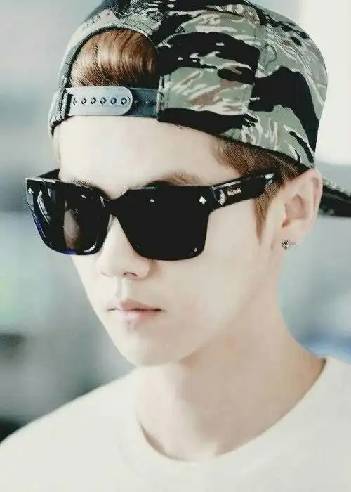 鹿晗戴黑色帽子的照片 - 搜狗图片搜索