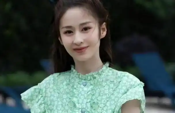 秦岚是中国内地著名的女演员,她出演的电视剧和电影作品众多,备受观众