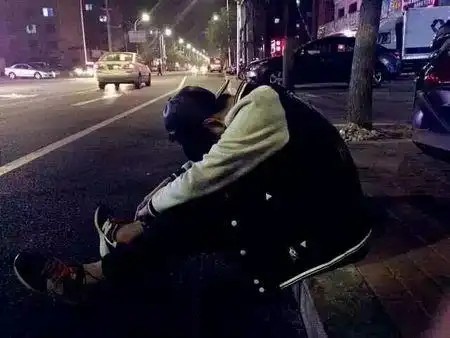 求一张男生冷酷背影图!采纳