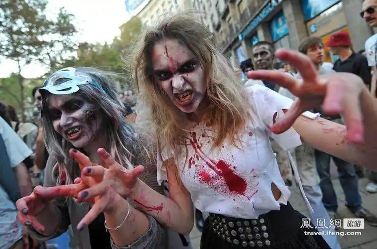 塞尔维亚贝尔格莱德,僵尸街头大游行,人们的造型只有更恐怖没有最恐怖