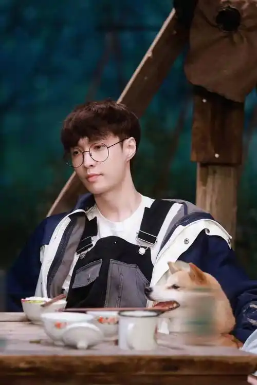 张艺兴《向往的生活5》化身"气氛担当" 在蘑菇屋开启迎客模式