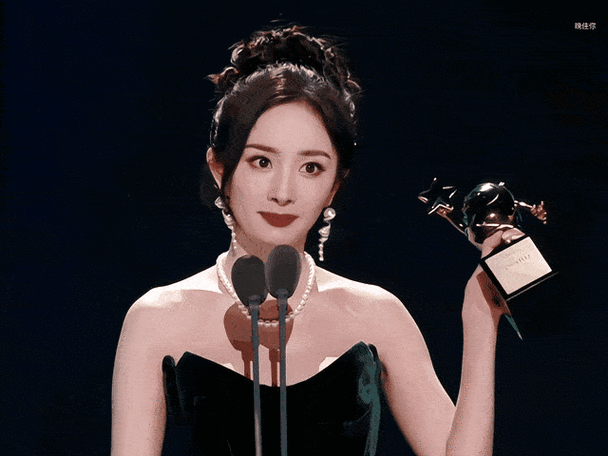 杨幂尖叫之夜爆大瓜:于和伟亲了马东一口,于和伟回应一年未见_大赛