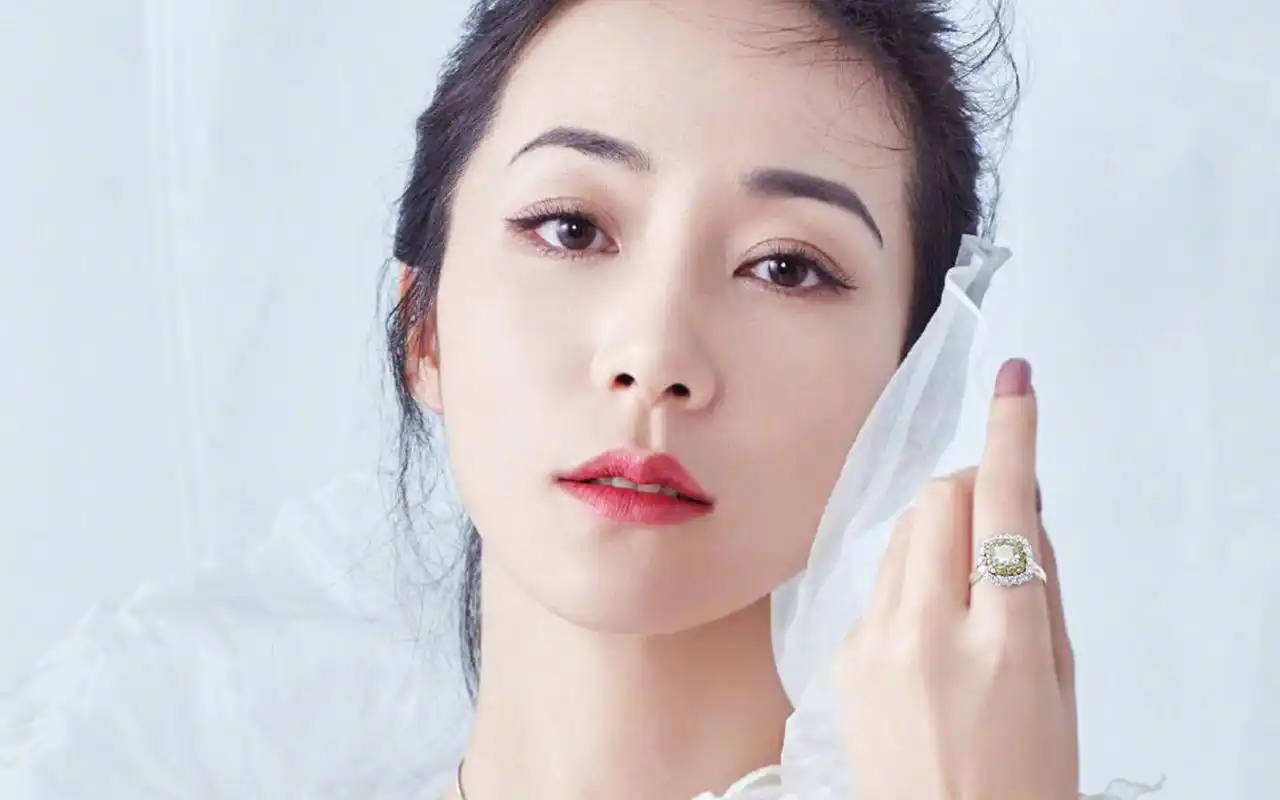 韩雪清新优雅金大福珠宝写真图片桌面壁纸