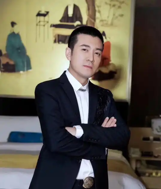 说回杨子,他是中国巨力集团副董事长兼执行总裁,资产过亿.