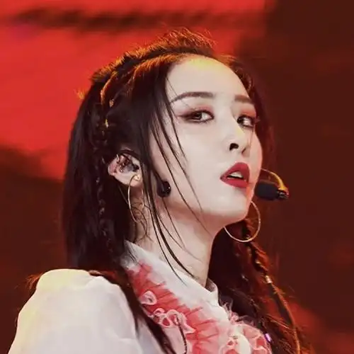 赵小棠《青春有你2》又飒又暖 酷帅侧空翻燃炸全场