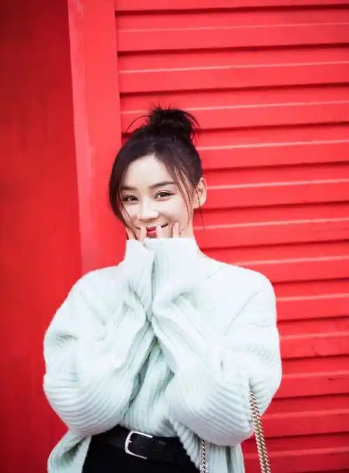 原创袁姗姗这时尚表现力绝了穿薄荷绿毛衣配阔腿裤33岁清新甜美